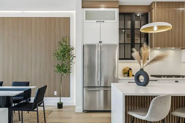 525 32 ST NW, Calgary, AB T2N 2V8