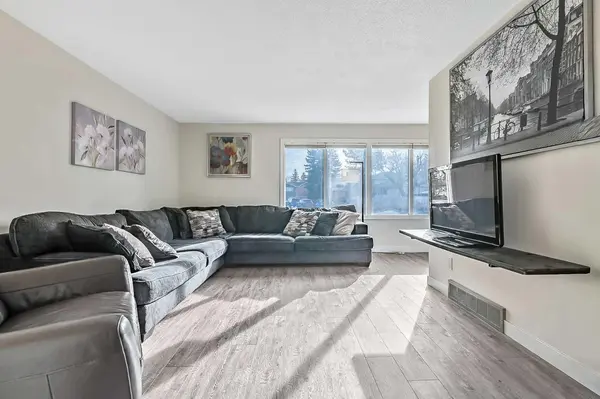 222 Springwood PL SW, Calgary, AB T2W 0L3