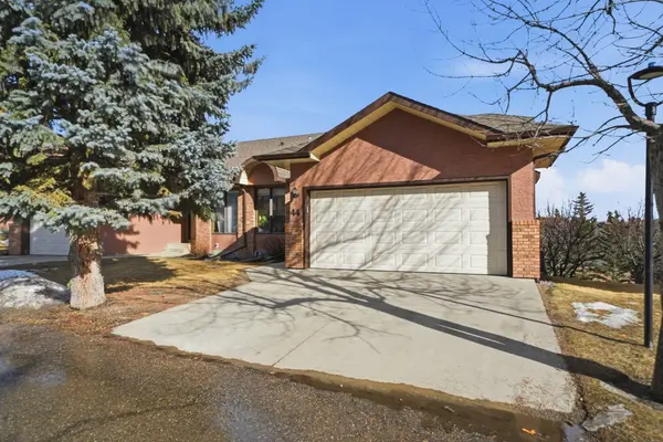 44 Edgeland Close NW, Calgary, AB T3A 3B1