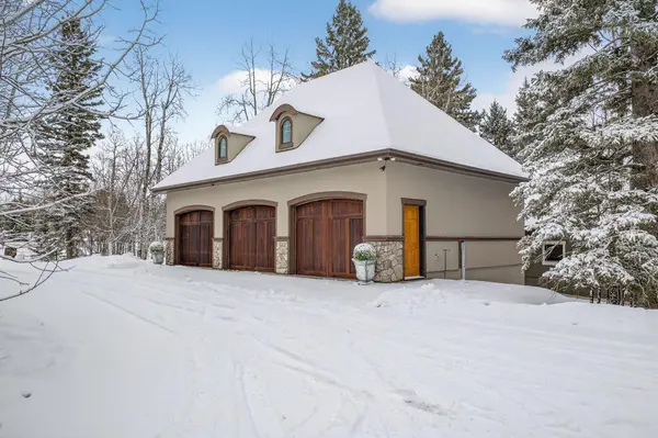 17 Hawks Landing DR, Priddis Greens, AB T0L1W0