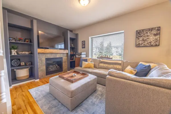 720 Willowbrook RD NW #102, Airdrie, AB T4B 2Y9