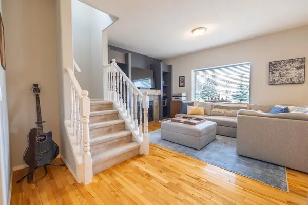 720 Willowbrook RD NW #102, Airdrie, AB T4B 2Y9