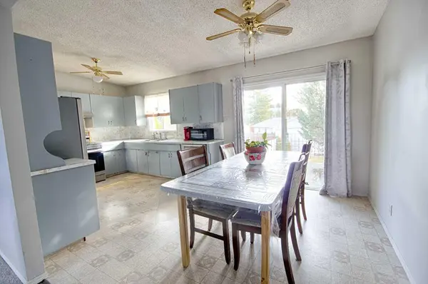 1109 25 ST N, Lethbridge, AB T1H 3W1