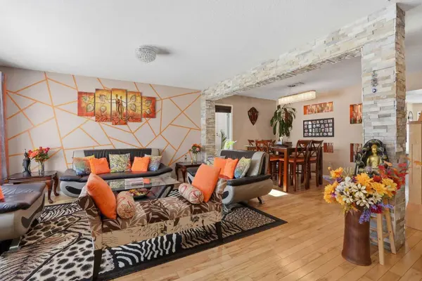 5221 Coral Shores DR NE, Calgary, AB T3J 3J7