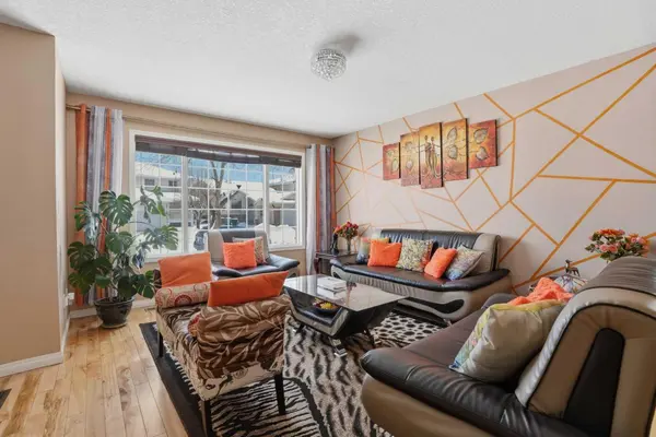 5221 Coral Shores DR NE, Calgary, AB T3J 3J7