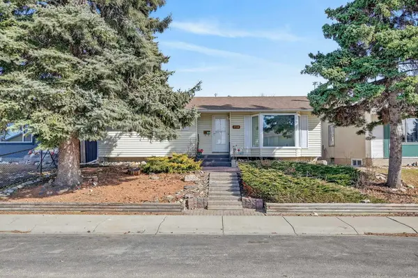 208 Penbrooke WAY SE, Calgary, AB T2A 3S8