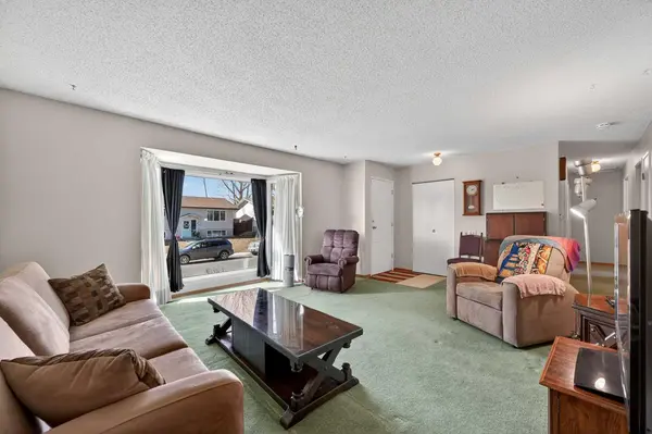 208 Penbrooke WAY SE, Calgary, AB T2A 3S8