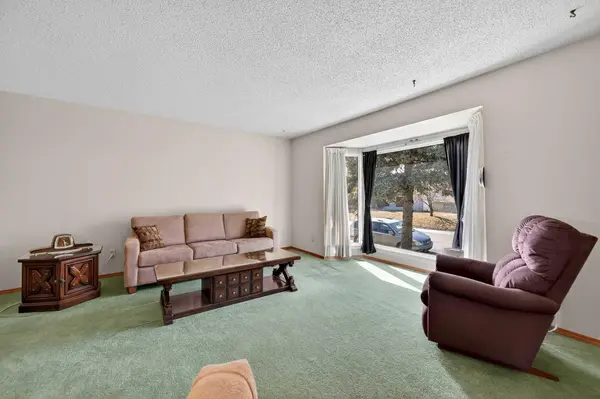 208 Penbrooke WAY SE, Calgary, AB T2A 3S8