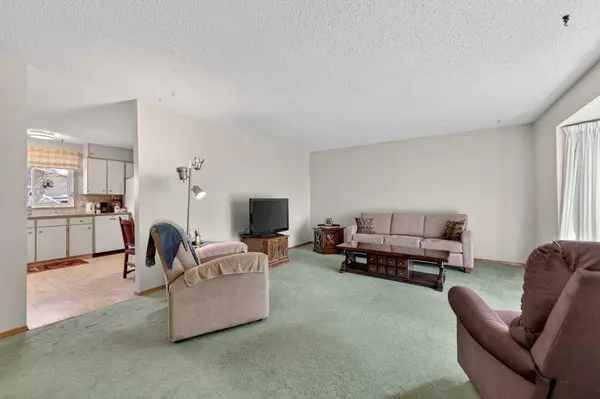 208 Penbrooke WAY SE, Calgary, AB T2A 3S8