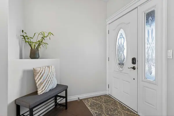 122 Springbluff BLVD SW, Calgary, AB T3H4V3