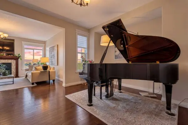 122 Springbluff BLVD SW, Calgary, AB T3H4V3