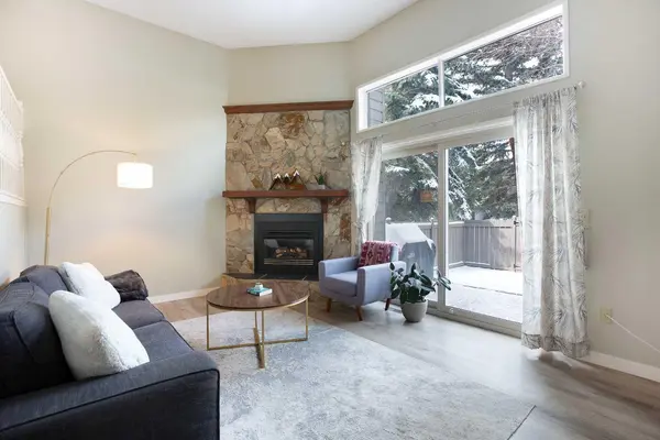 23 Glamis DR SW #73, Calgary, AB T3E 6S3