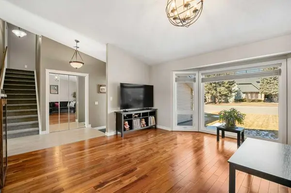 44 Deerbrook CRES SE, Calgary, AB T2J 6G3