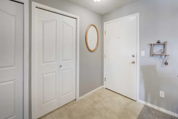 304 Mackenzie WAY SW #7303, Airdrie, AB T4B 3H7