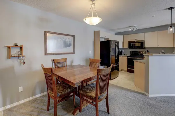 304 Mackenzie WAY SW #7303, Airdrie, AB T4B 3H7