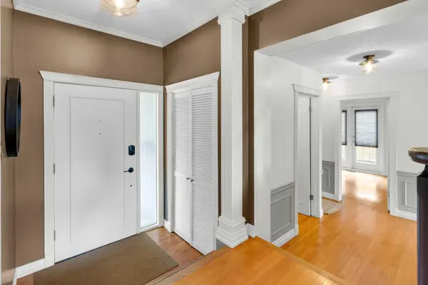 356 Cannington PL SW, Calgary, AB T2W1Z9