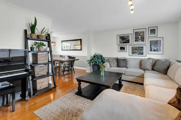 356 Cannington PL SW, Calgary, AB T2W1Z9