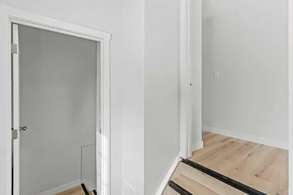 937 Marcombe DR NE, Calgary, AB T2A 3H2