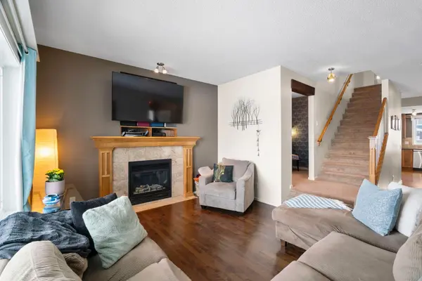 46 River Heights BLVD, Cochrane, AB T4C 0J6