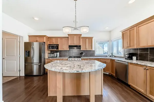 2002 High Country Rise NW, High River, AB T1V 0C9