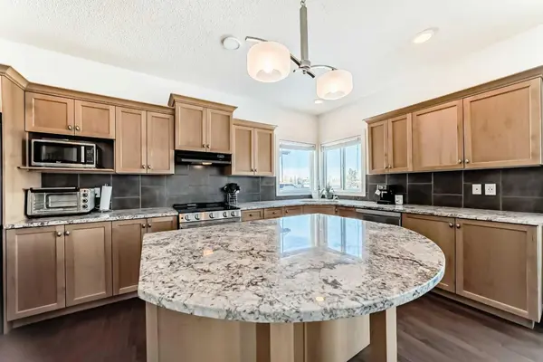 2002 High Country Rise NW, High River, AB T1V 0C9