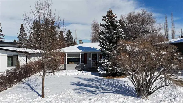 140 Waterloo DR SW, Calgary, AB T3C 3G3