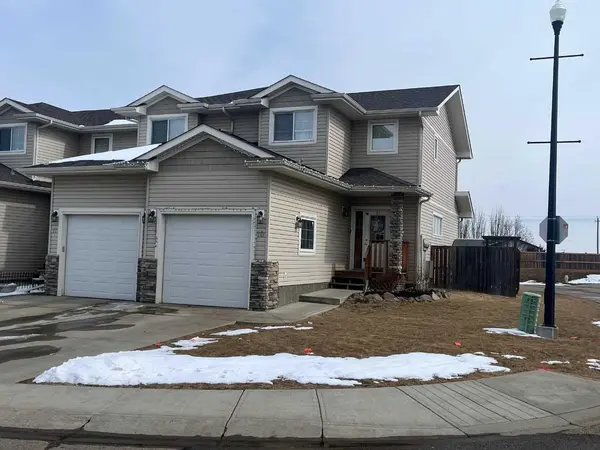 10 Ross Close, Sylvan Lake, AB T4S 0K4
