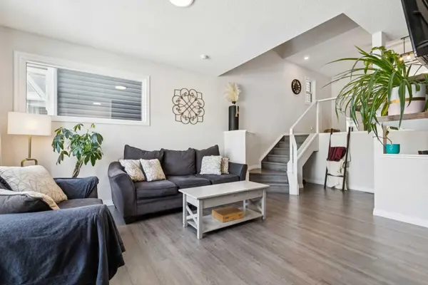 69 Lavender RD SE, Calgary, AB T3S 0C5