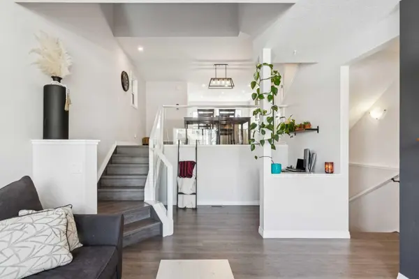 69 Lavender RD SE, Calgary, AB T3S 0C5