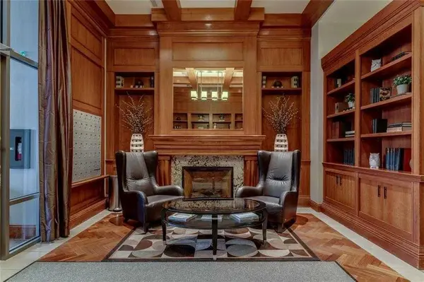 701 3 AVE SW #204, Calgary, AB T2P 5R3