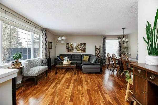 11 Nellis AVE, Red Deer, AB T4P 2C2