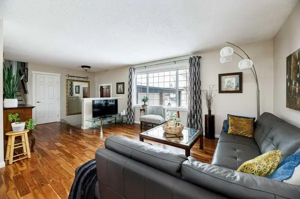 11 Nellis AVE, Red Deer, AB T4P 2C2