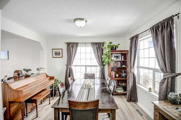 207 Crystalridge PL, Okotoks, AB T1S1T9