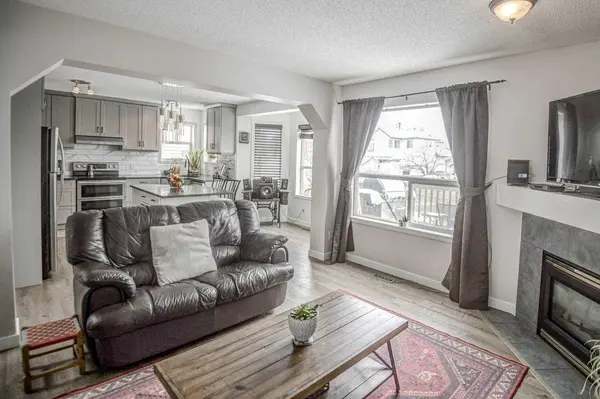 207 Crystalridge PL, Okotoks, AB T1S1T9