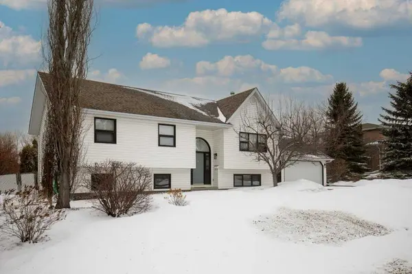 45 Ravenscrag CRES, Norglenwold, AB T4S 1S5