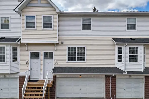 252 Prestwick Acres LN SE, Calgary, AB T2Z 3Y2