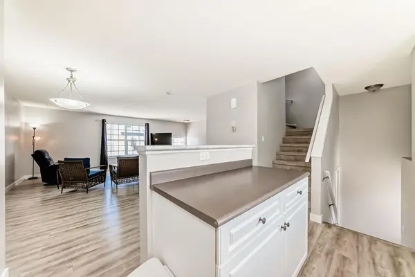 252 Prestwick Acres LN SE, Calgary, AB T2Z 3Y2