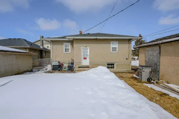 9723 100 AVE, Grande Prairie, AB T8V0T5