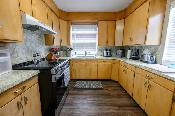 9723 100 AVE, Grande Prairie, AB T8V0T5