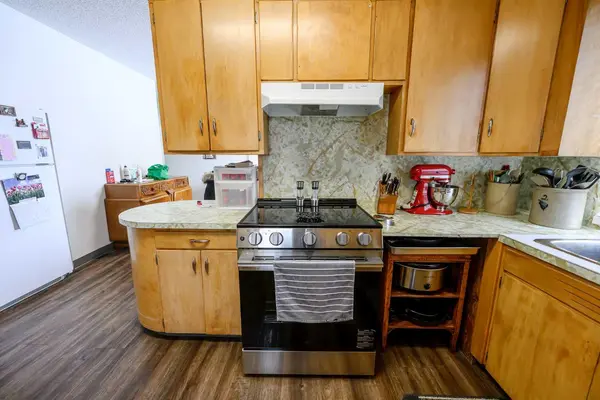 9723 100 AVE, Grande Prairie, AB T8V0T5