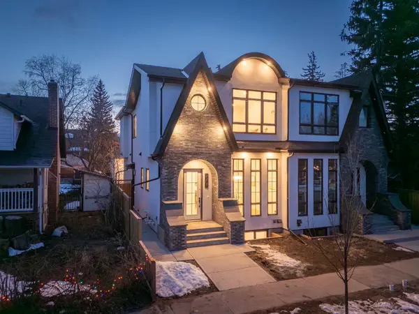 2207 26a ST SW, Calgary, AB T3E 2C2