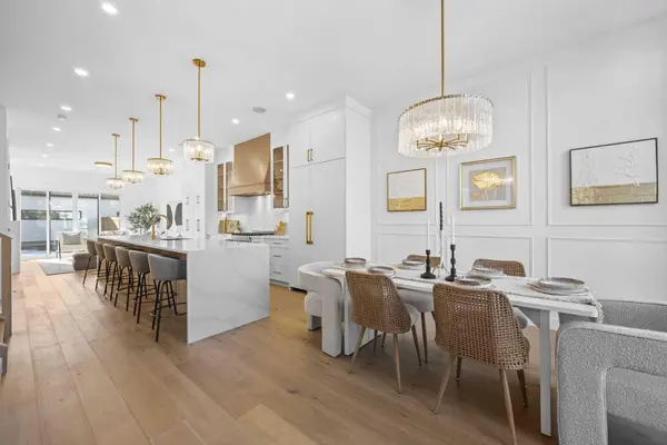 2207 26a ST SW, Calgary, AB T3E 2C2