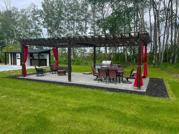 9110 100 Ave, La Crete, AB T0H2H0