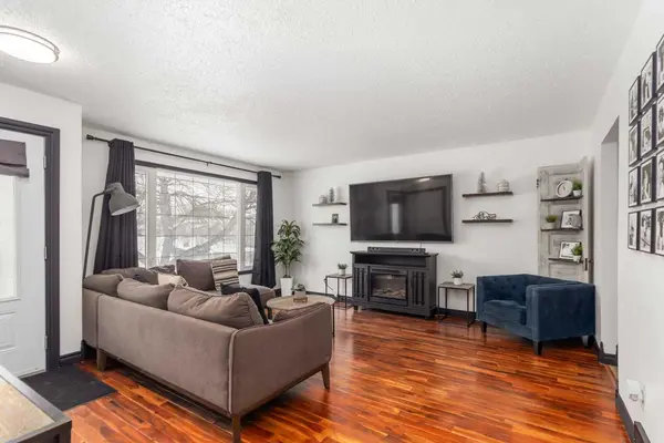 334 Hillcrest DR, Fort Mcmurray, AB T9H 3X5