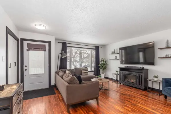 334 Hillcrest DR, Fort Mcmurray, AB T9H 3X5