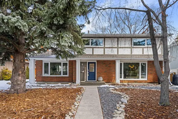 736 Lake Bonavista DR SE, Calgary, AB T2J 0N1