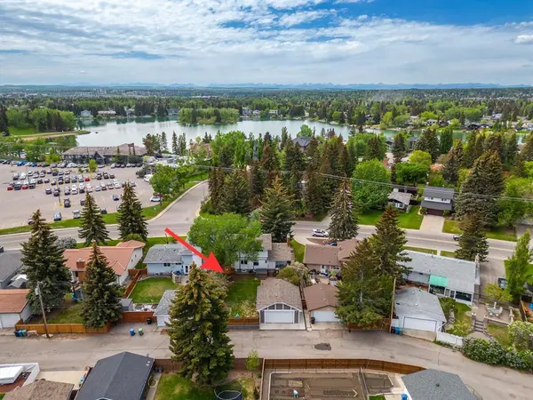 736 Lake Bonavista DR SE, Calgary, AB T2J 0N1