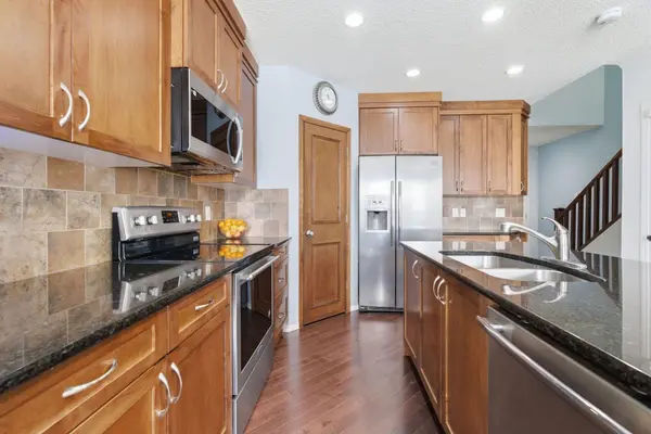 512 Panatella SQ NW, Calgary, AB T3K 0T5