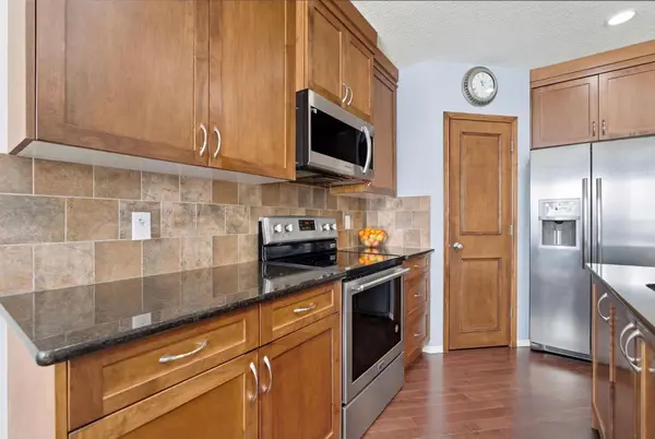 512 Panatella SQ NW, Calgary, AB T3K 0T5