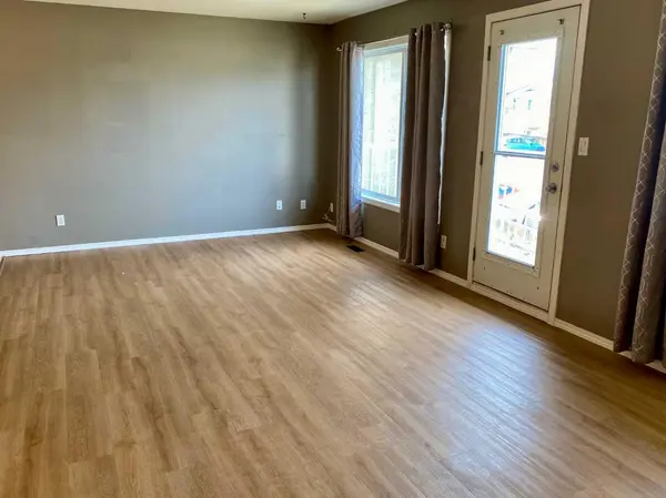 5 Tartan BLVD W #4, Lethbridge, AB T1J 4Y5